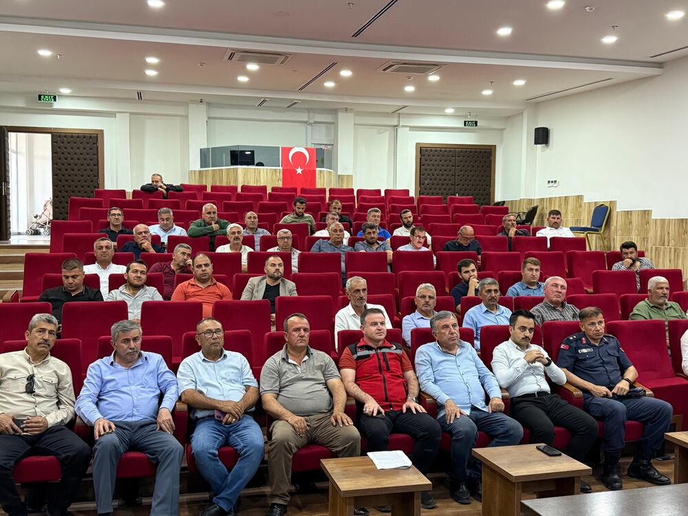 Kaymakamımız Sn. Nurullah Cemil Erciyas’ın Başkanlığında anız yangınlarına yönelik bilgilendirme toplantısı gerçekleştirildi