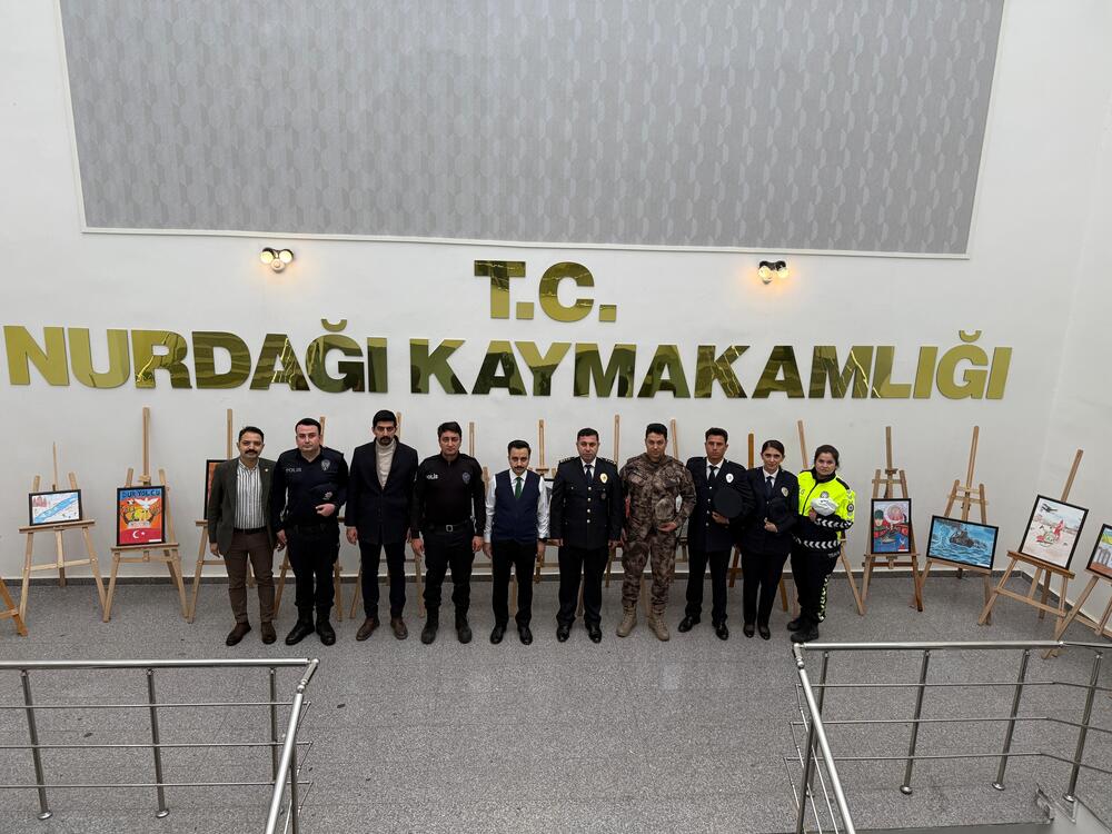 İlçe Emniyet Müdürü Sn.Mustafa Boz ve İlçe Emniyet Teşkilatı mensupları Kaymakamımız Sn.Nurullah Cemil Erciyas’ı Makamında ziyaret etti